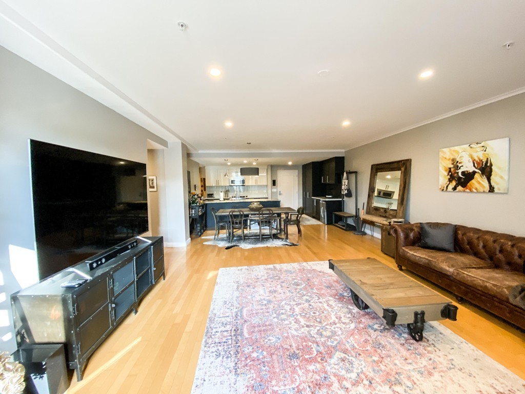 323 Boylston # 201
