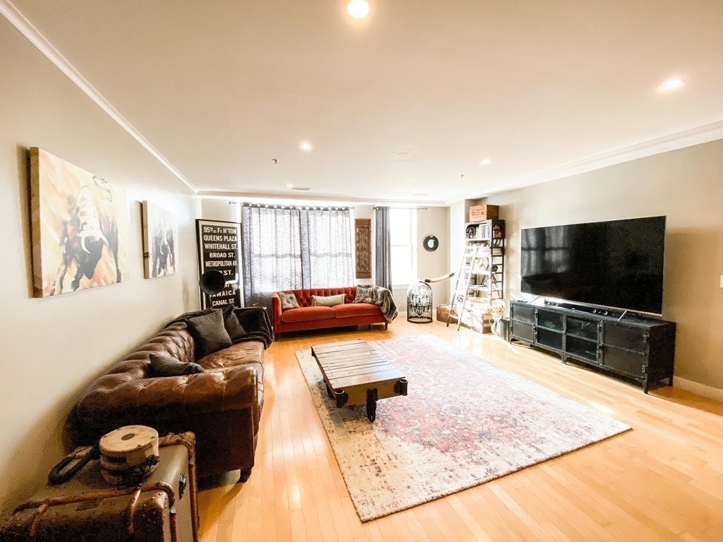323 Boylston # 201