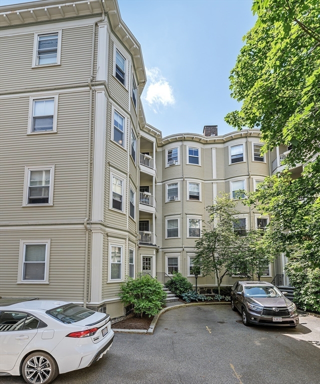 14 Linden St # 8 Unit: #8