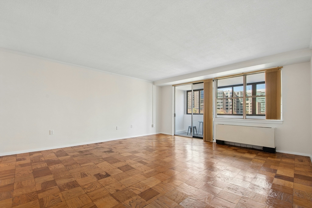 9 Hawthorne Pl # 4A