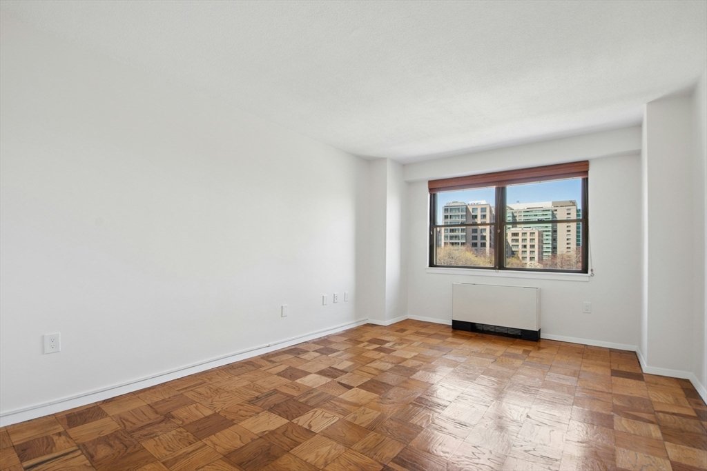 9 Hawthorne Pl # 4A