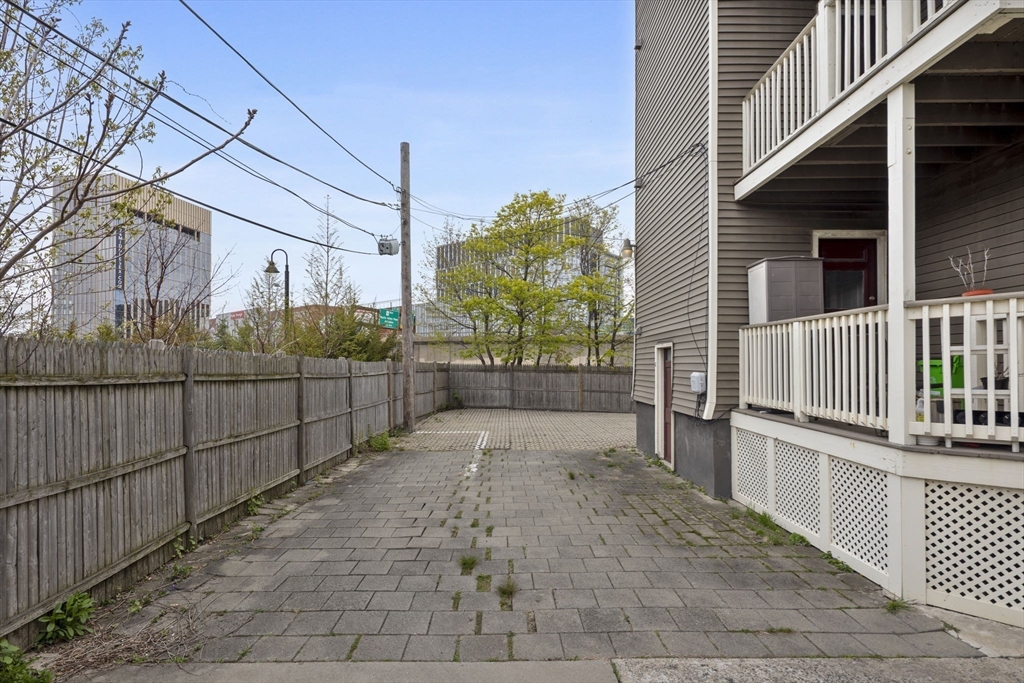 20 Connecticut Ave # 2
