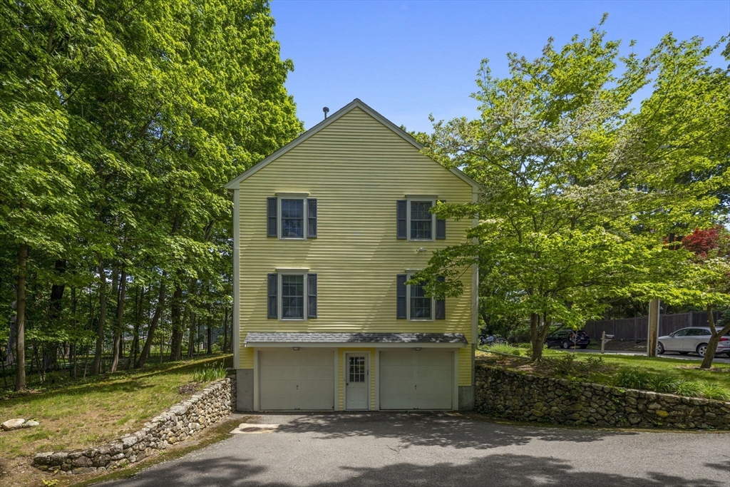 2 Laurel Street