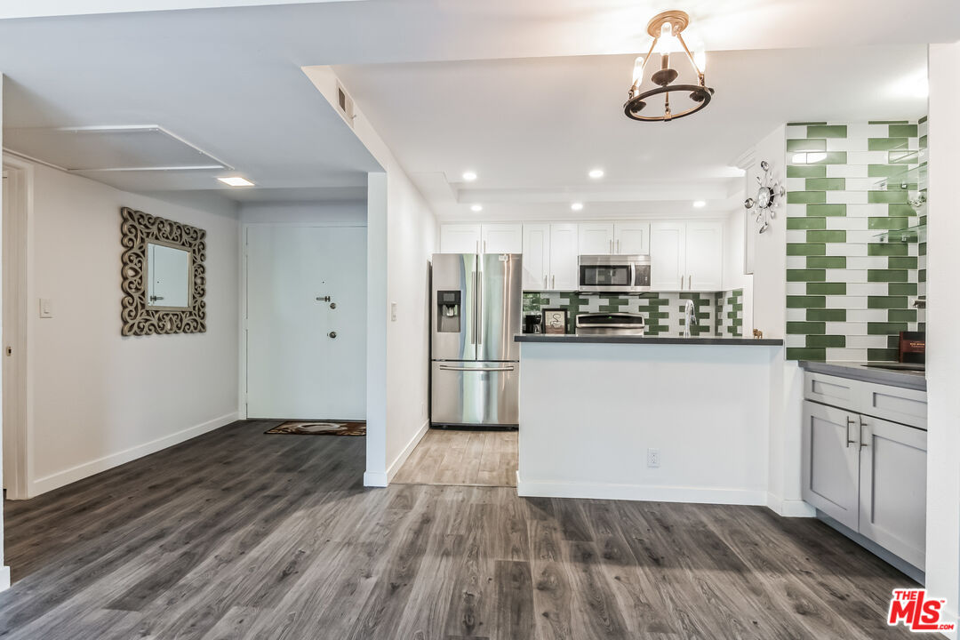 10535 Wilshire Blvd Unit: 404