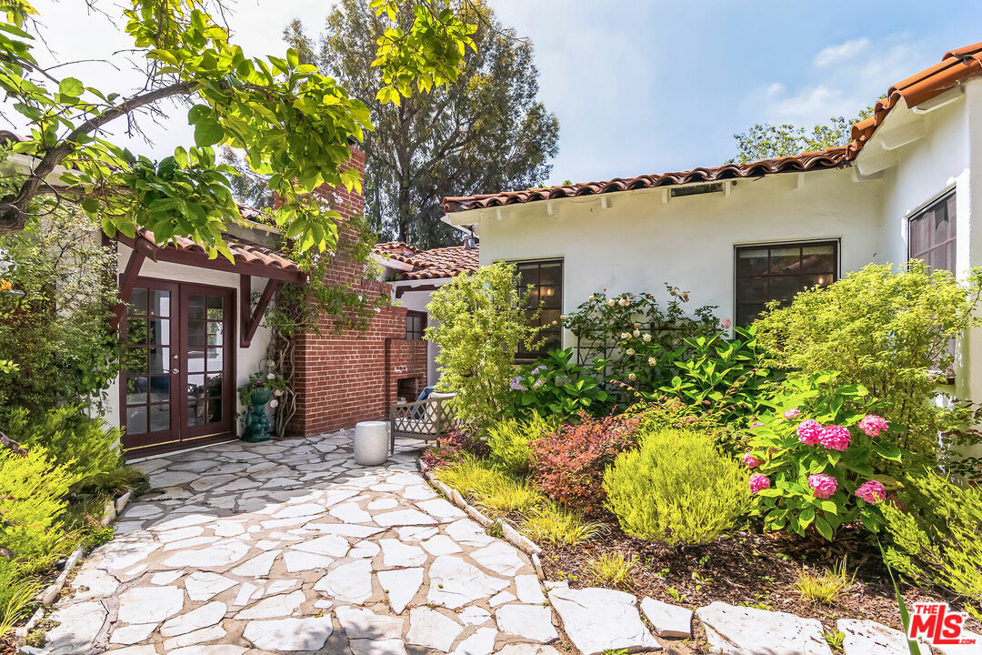 451 Veteran Ave