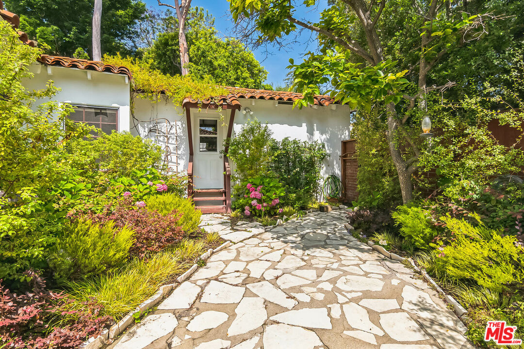 451 Veteran Ave