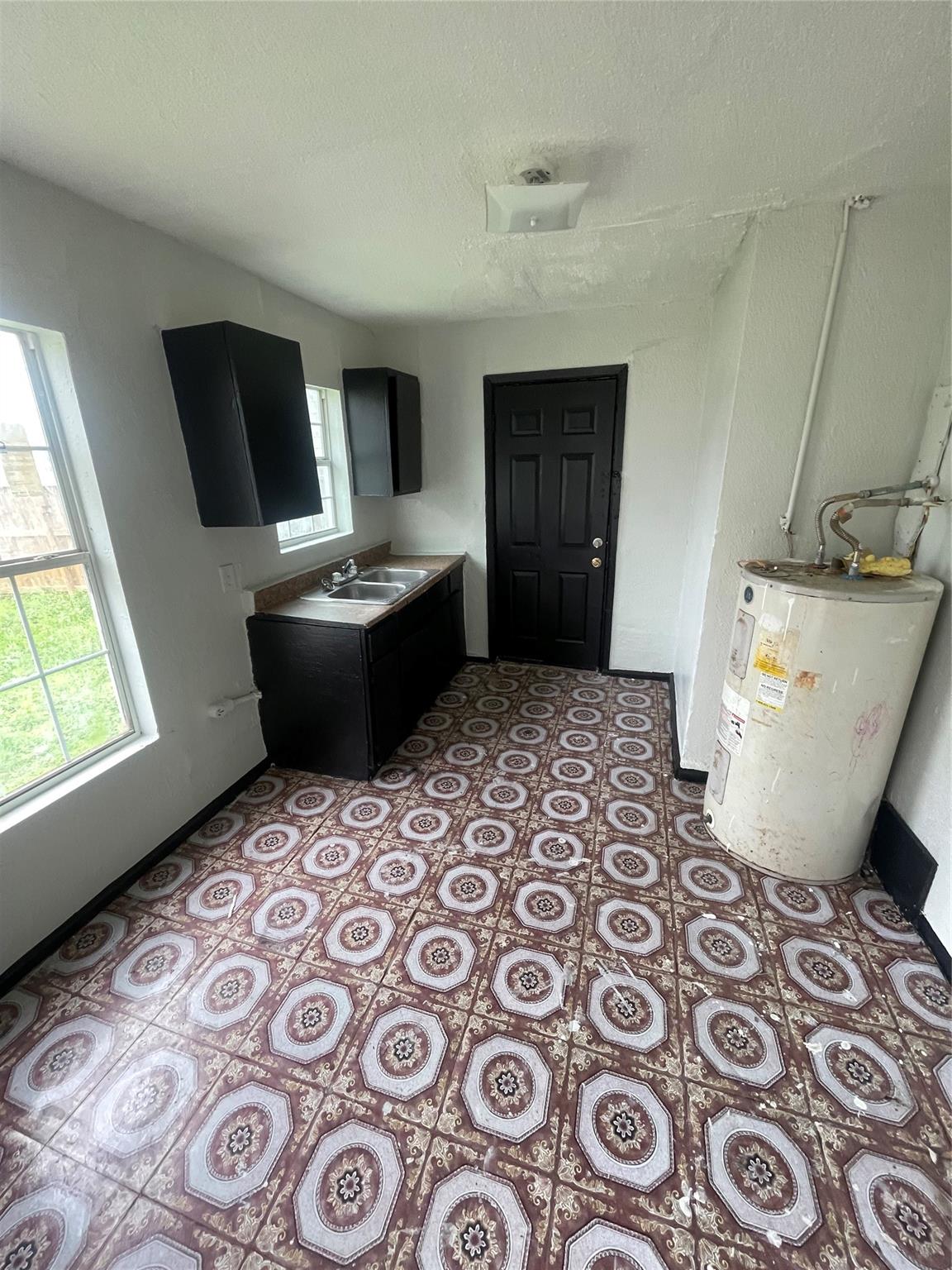 4638 Sunflower Street # 9