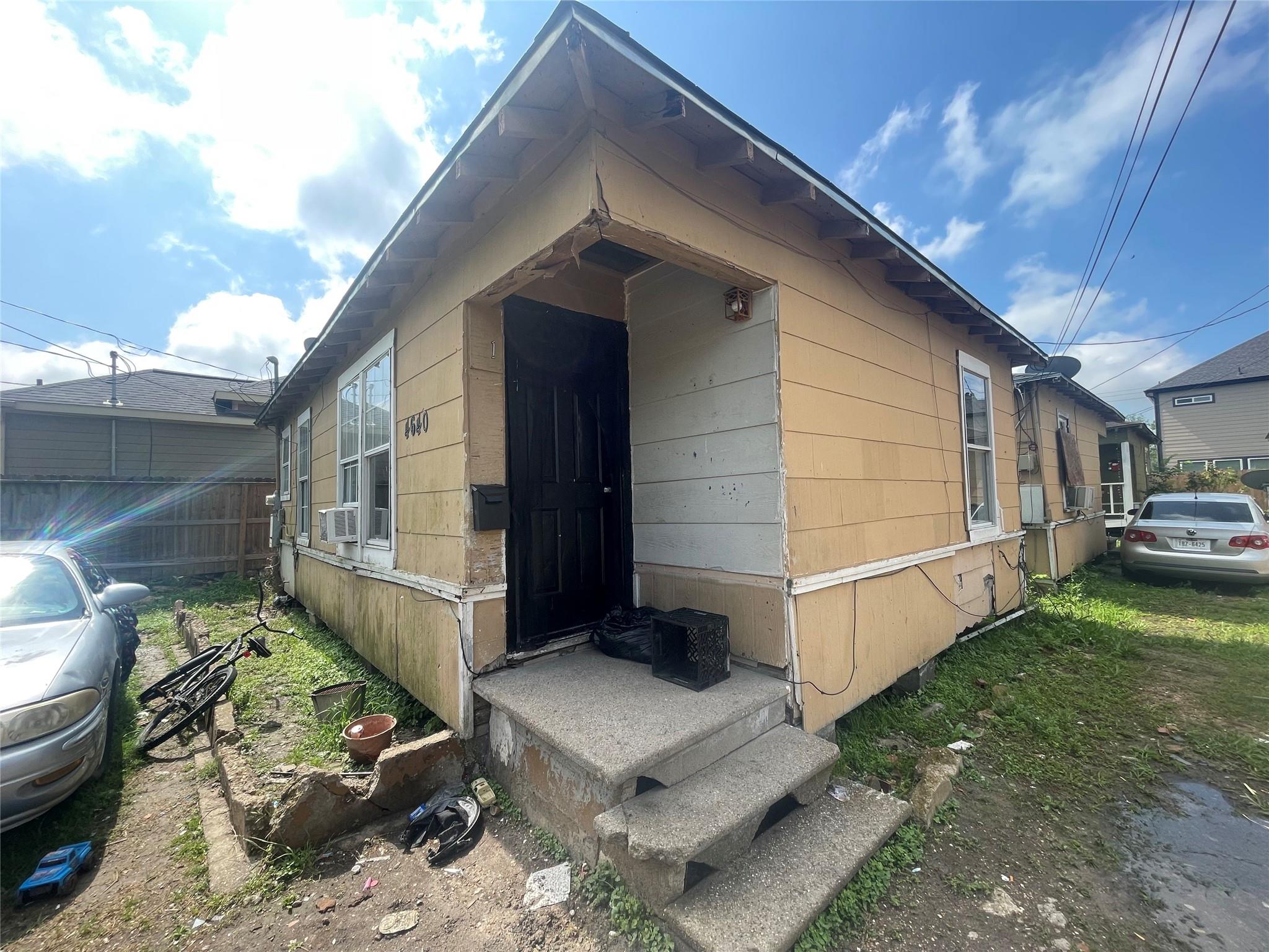 4638 Sunflower Street # 9
