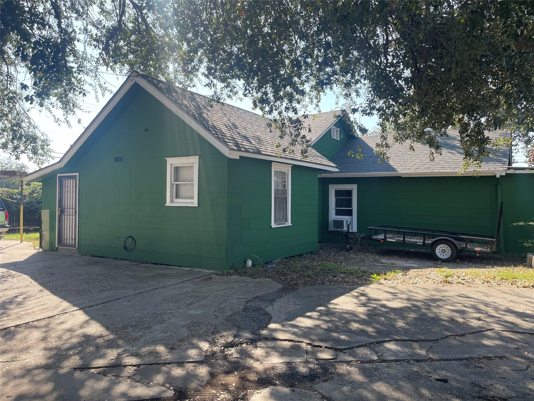 745 Yorkshire Street