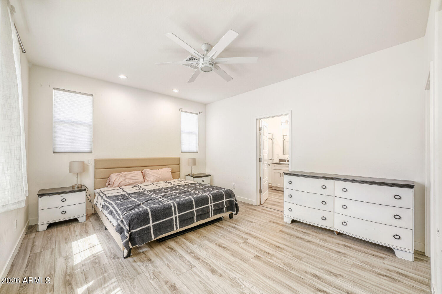 3218 W GLENDALE Avenue 24