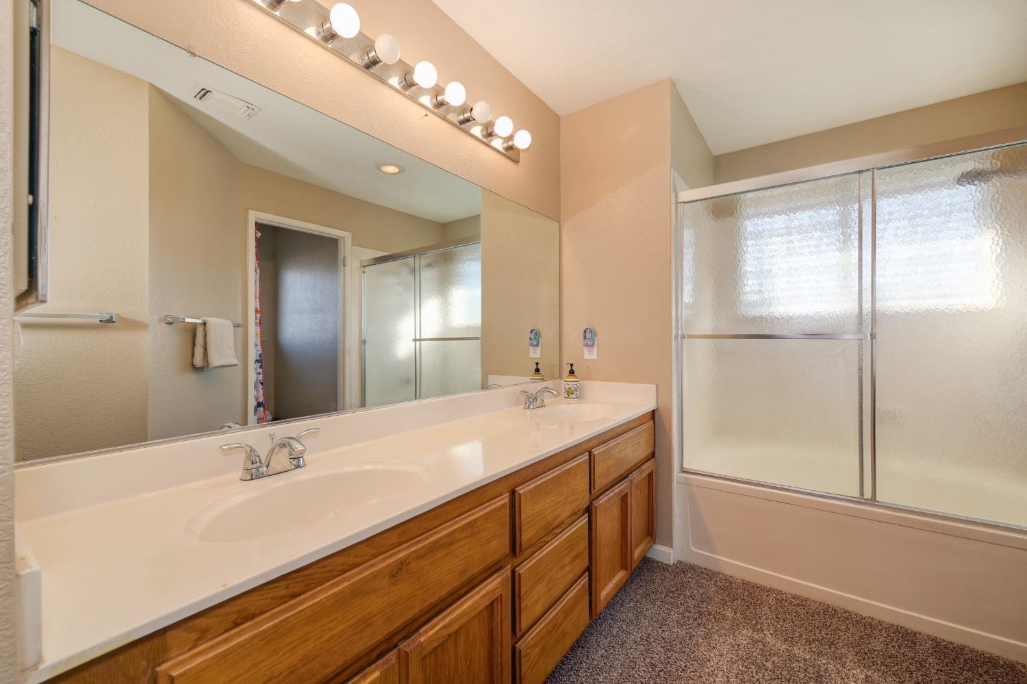 136 Creekside Circle