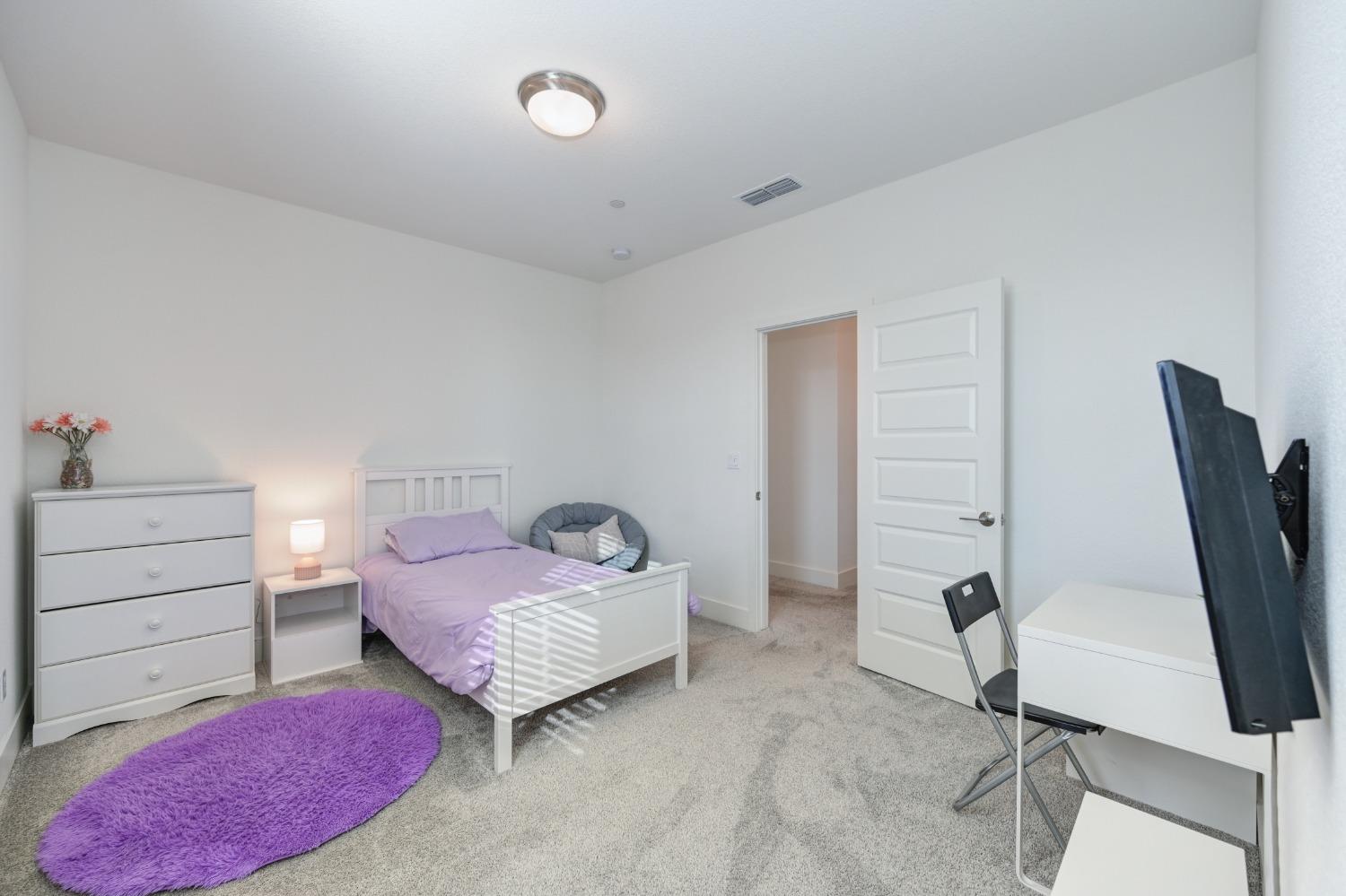 12889 Knightsbrook Avenue