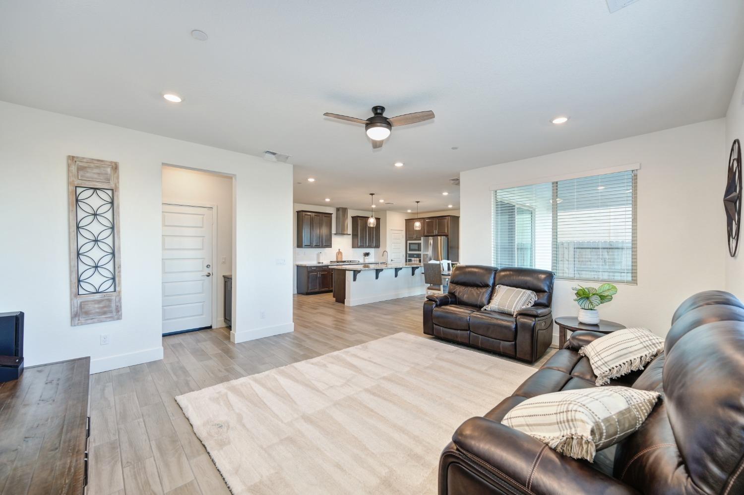 12889 Knightsbrook Avenue