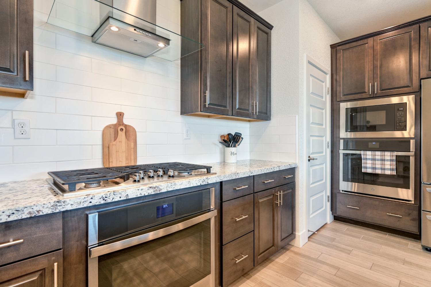 12889 Knightsbrook Avenue