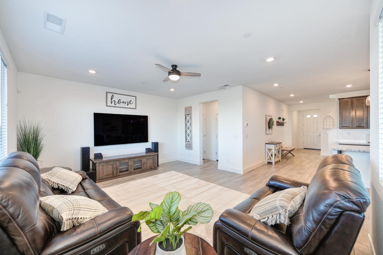 12889 Knightsbrook Avenue