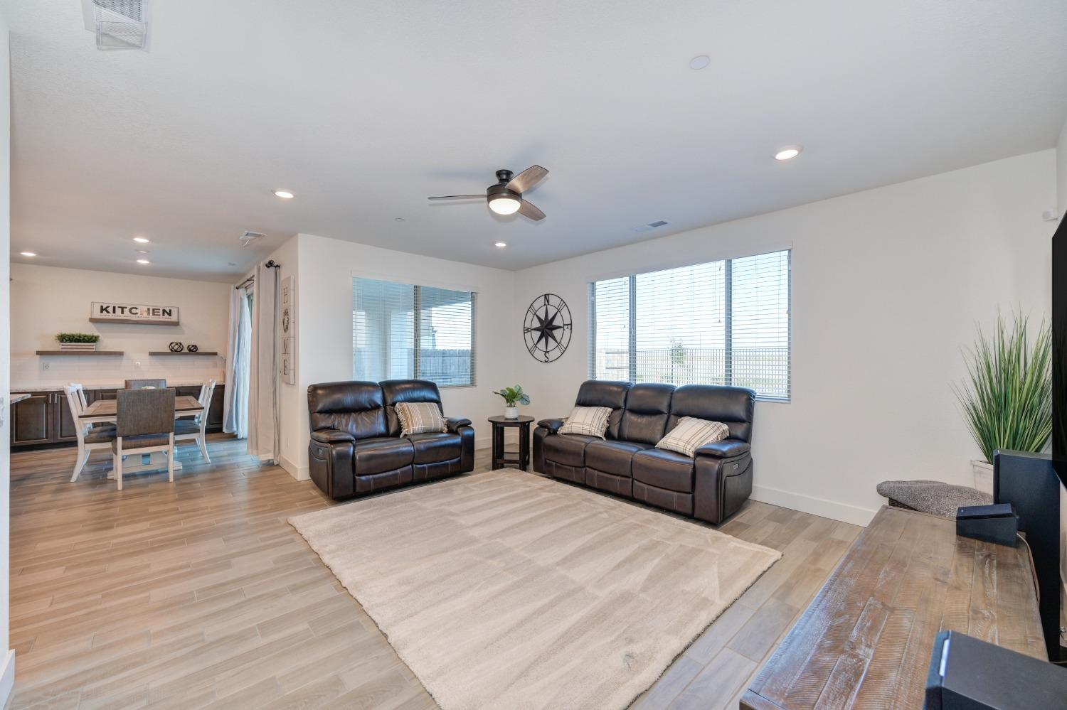 12889 Knightsbrook Avenue