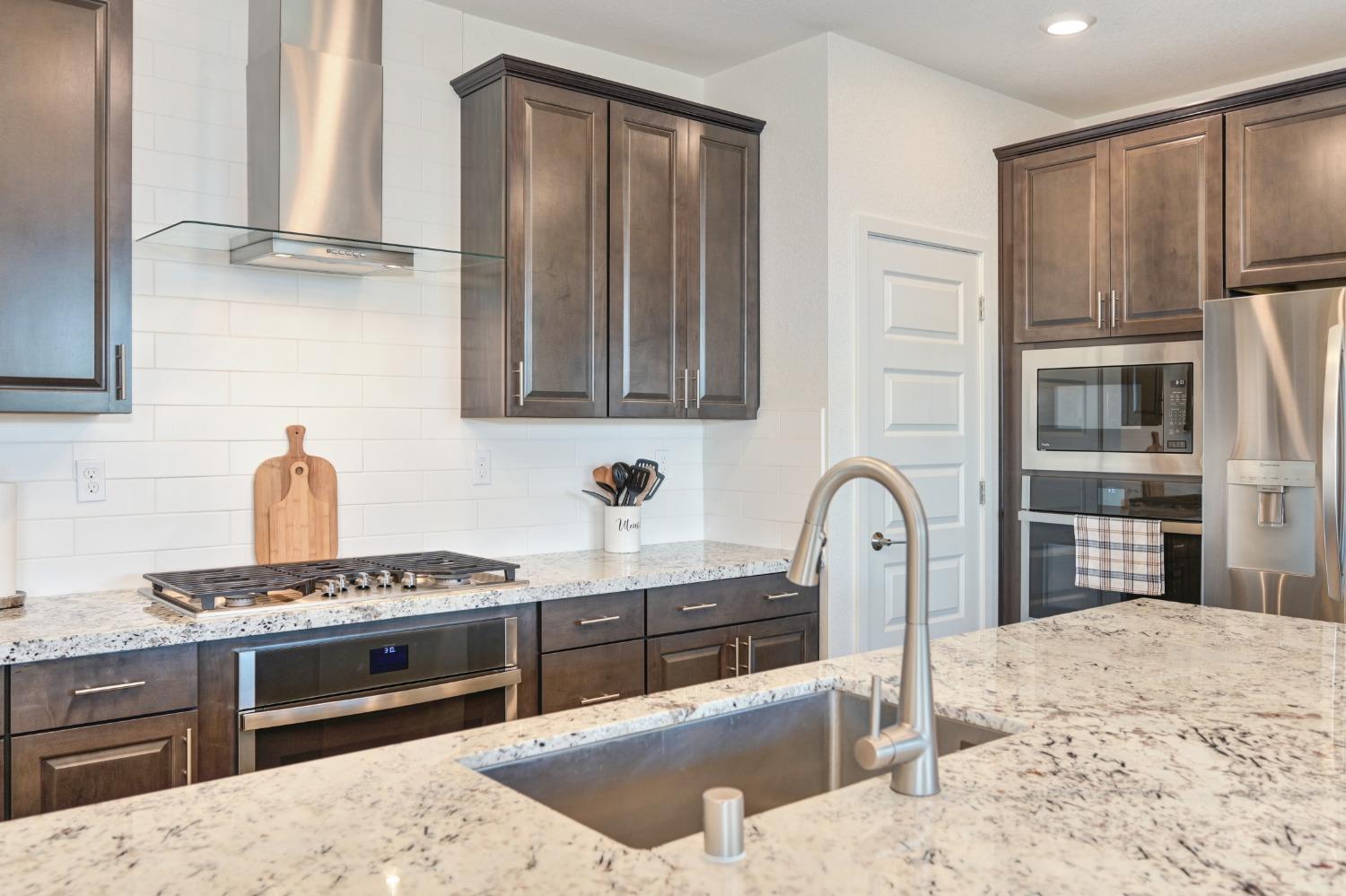 12889 Knightsbrook Avenue