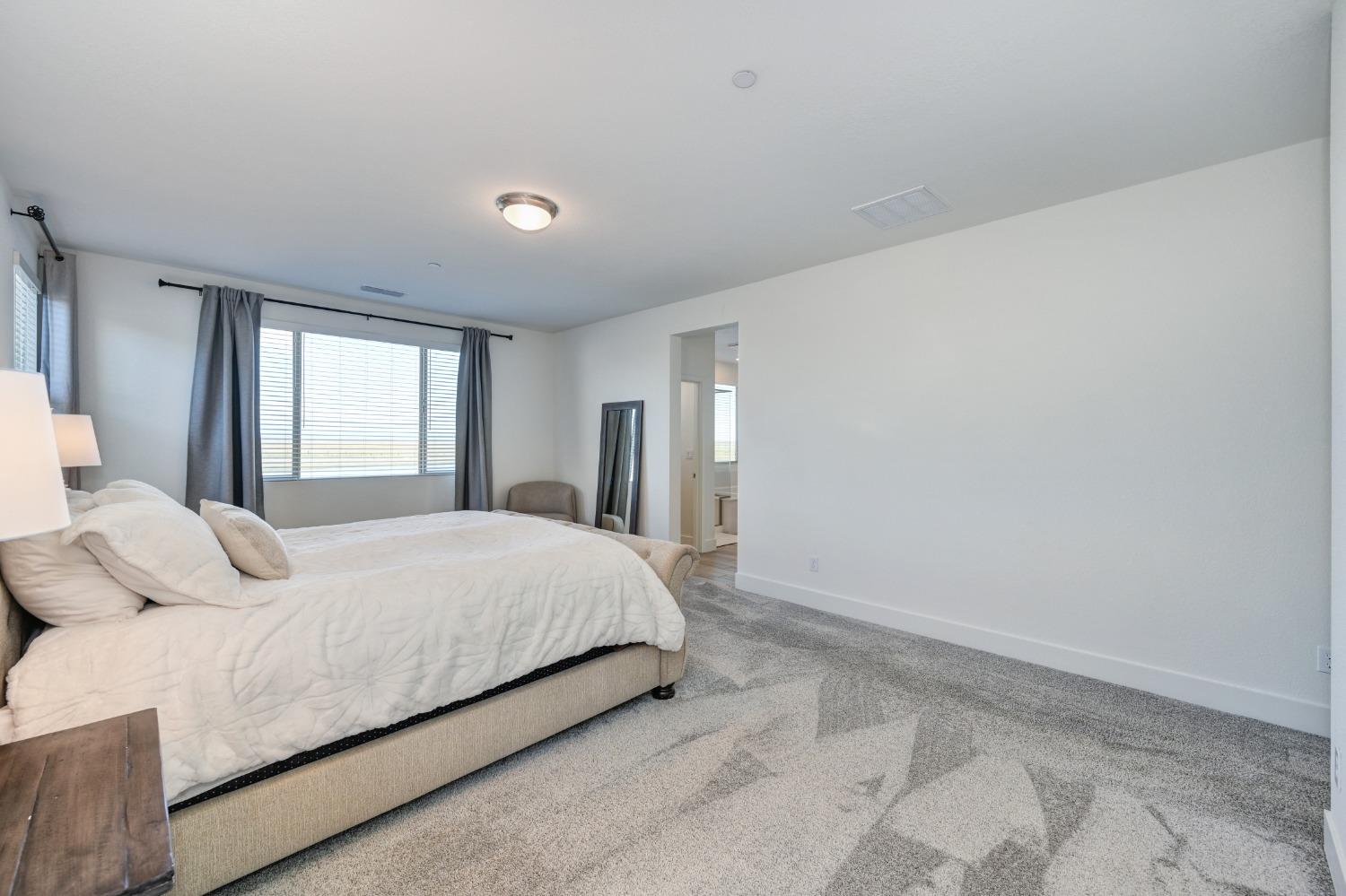 12889 Knightsbrook Avenue