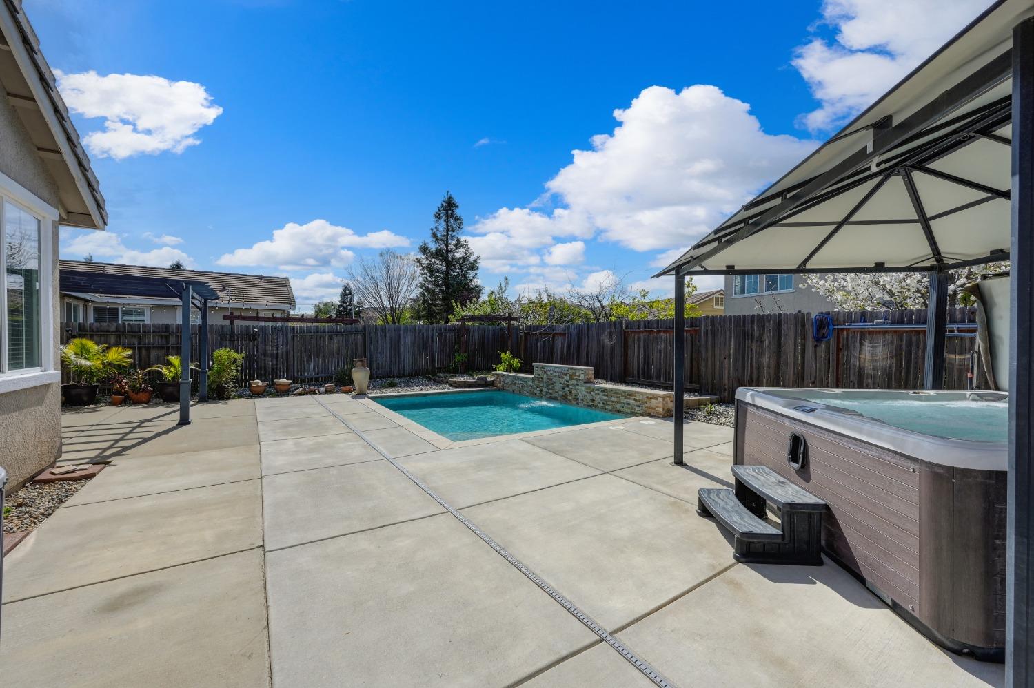 12409 Pawcatuck Way