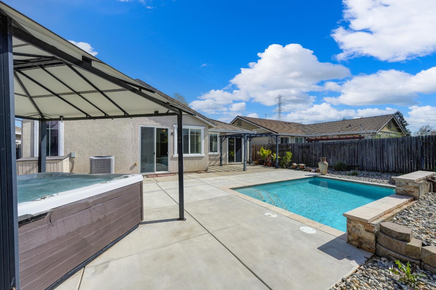 12409 Pawcatuck Way