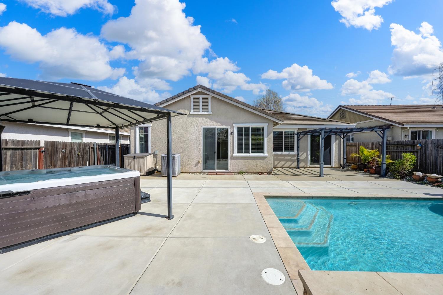 12409 Pawcatuck Way