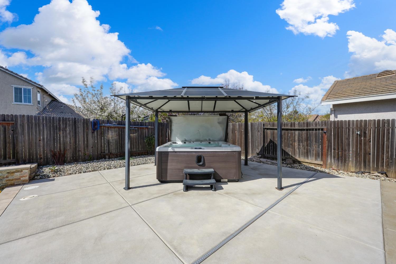 12409 Pawcatuck Way