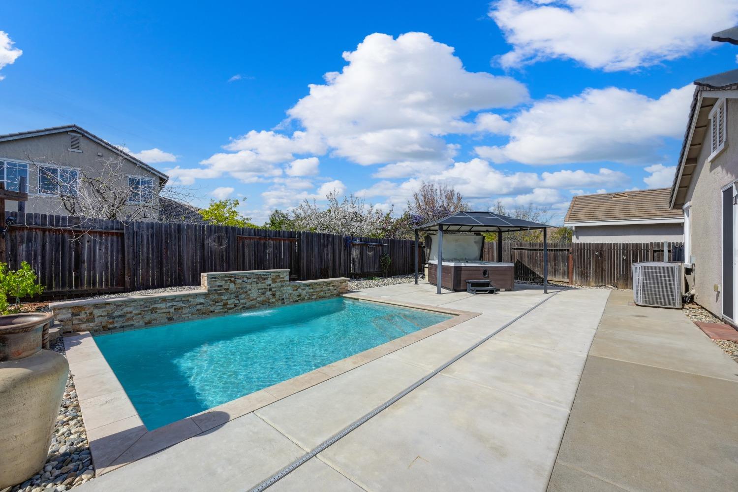 12409 Pawcatuck Way