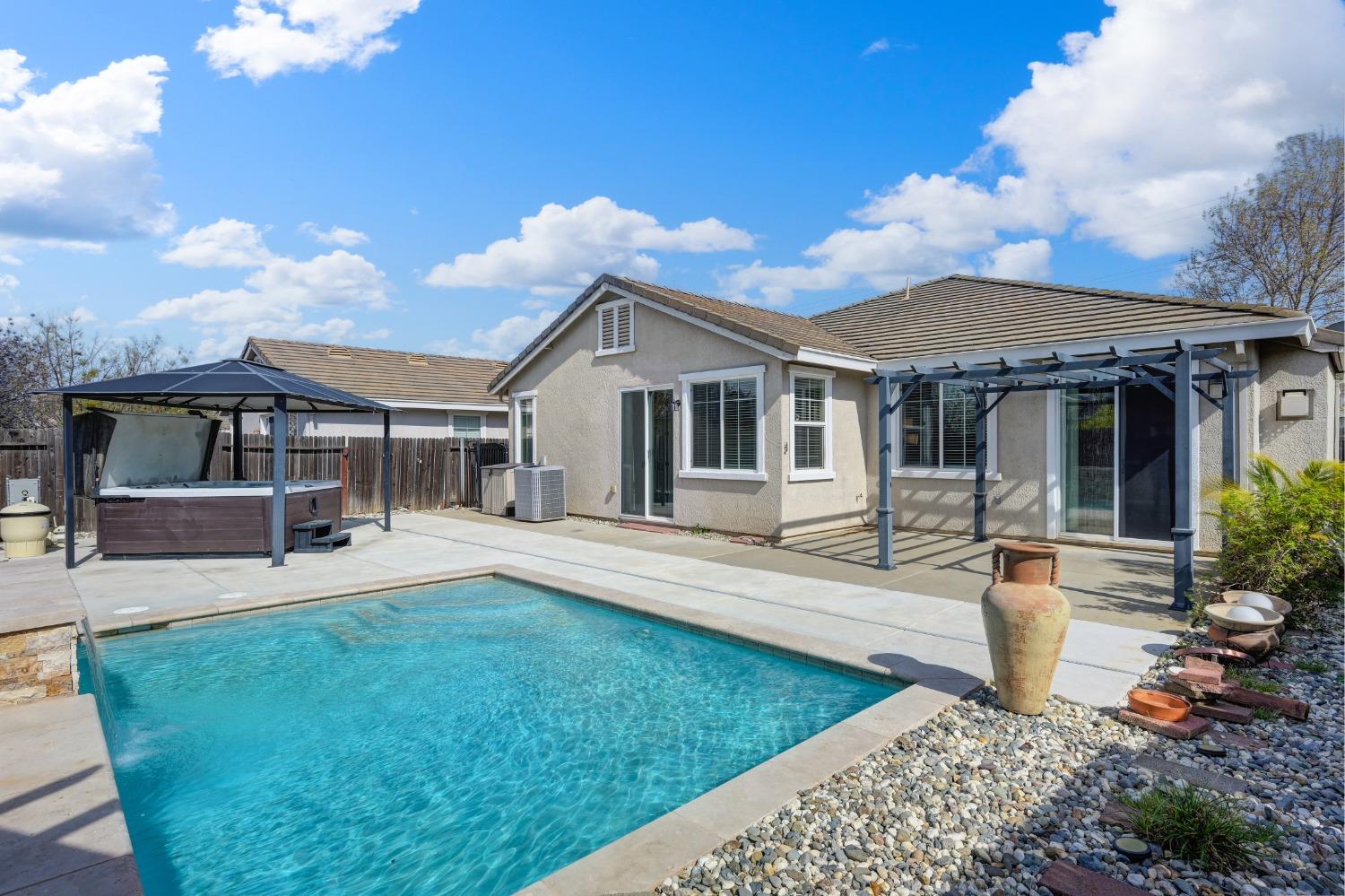 12409 Pawcatuck Way