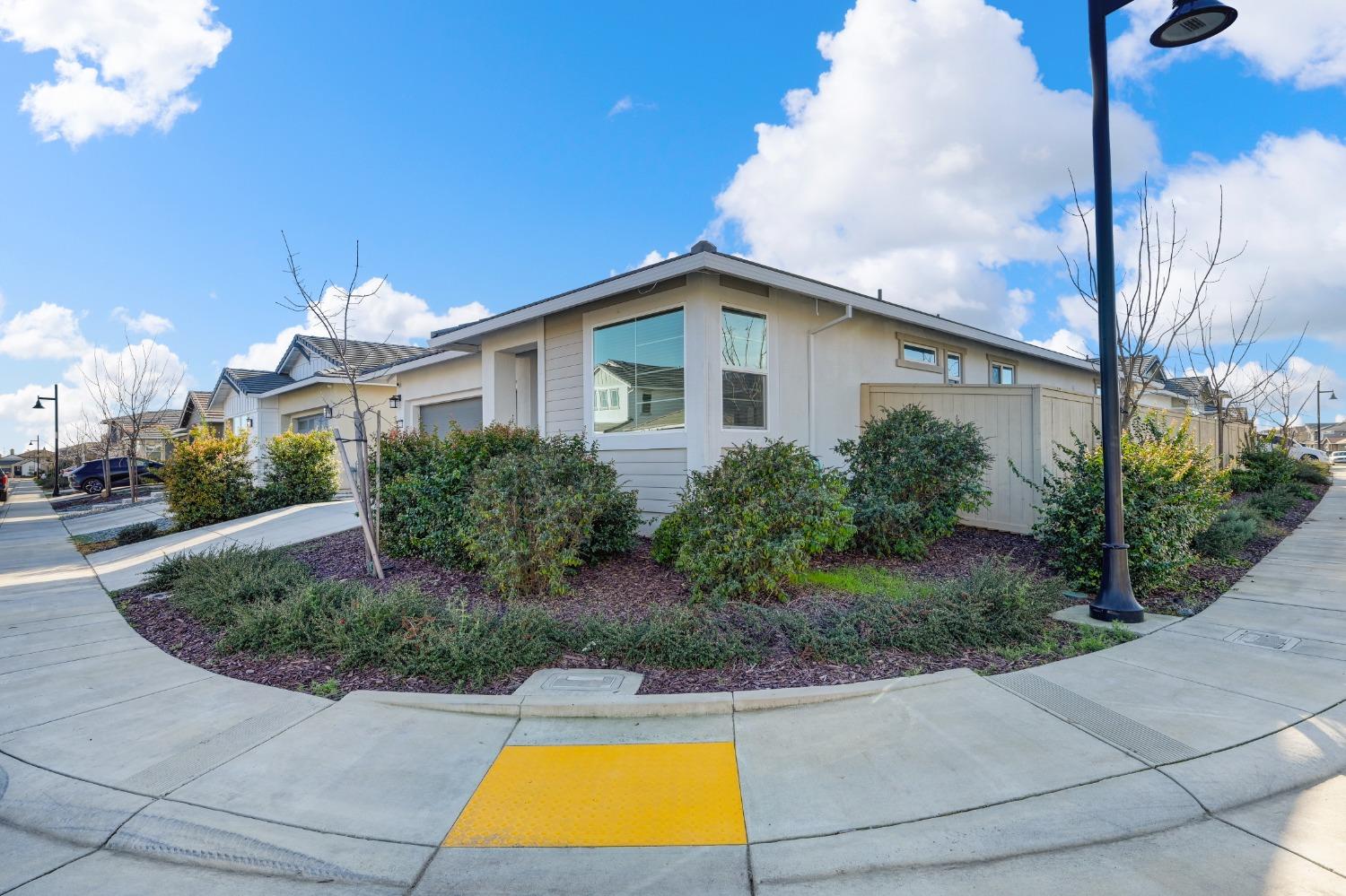 4220 Roanne Way