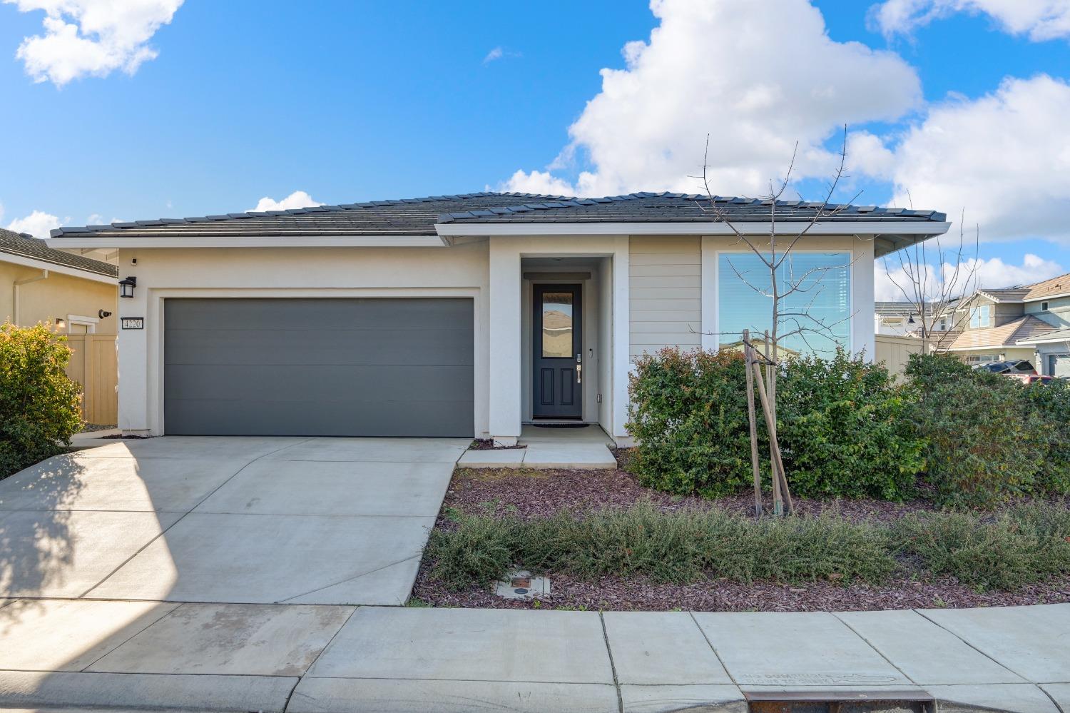 4220 Roanne Way