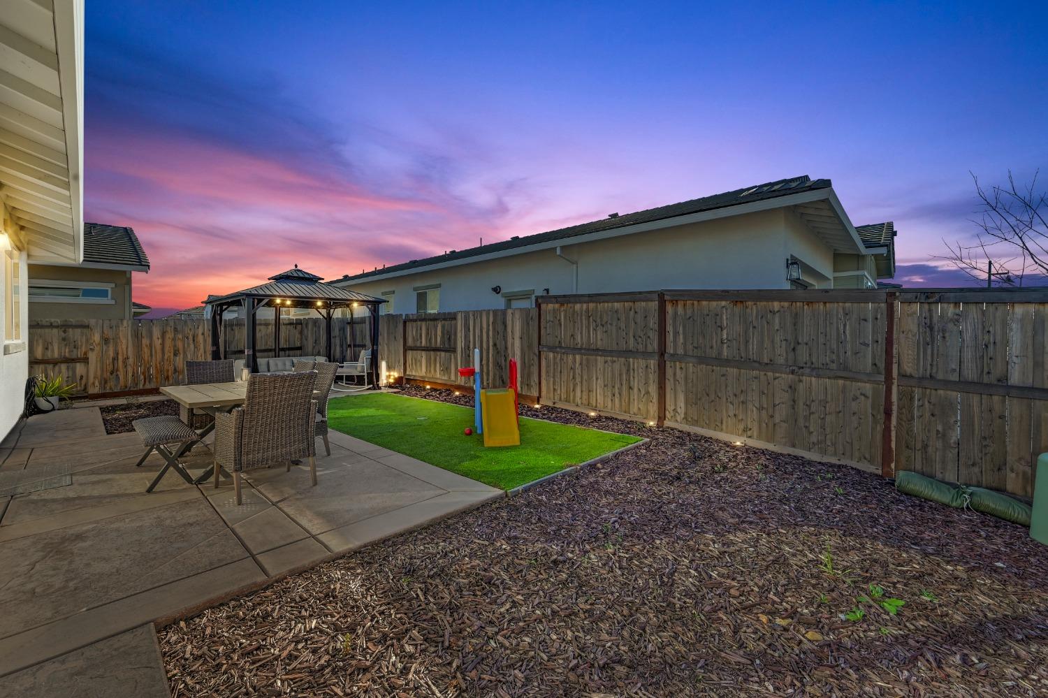 4220 Roanne Way