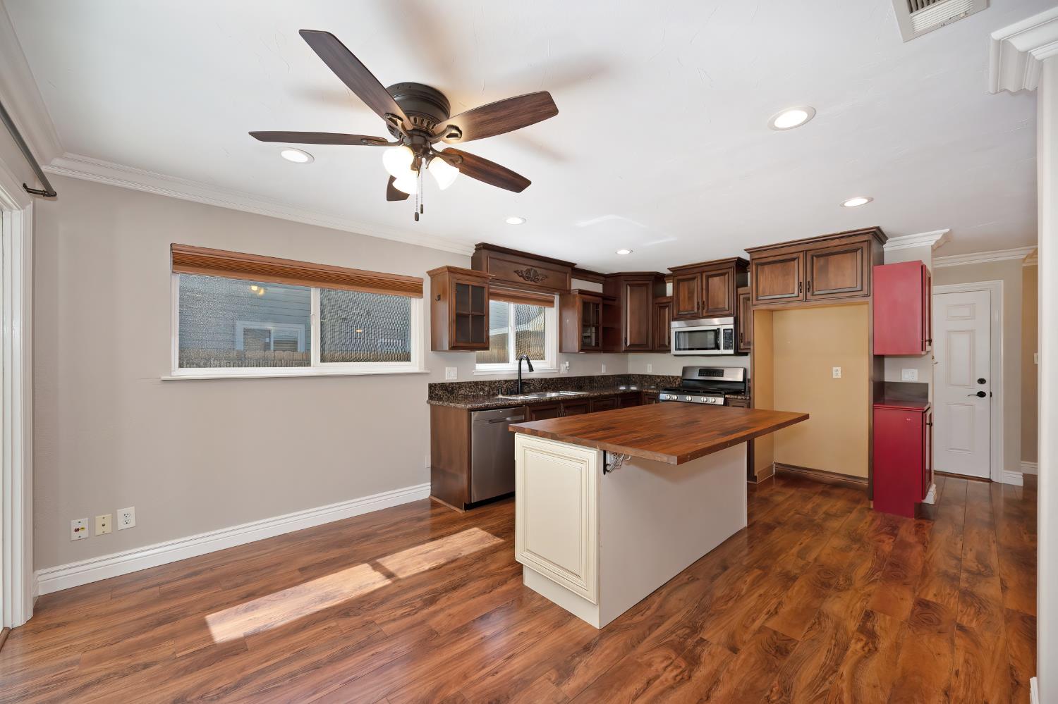 2144 Danbury Way