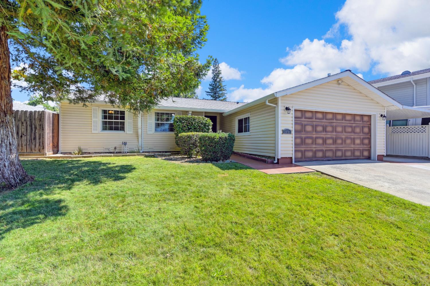 2144 Danbury Way