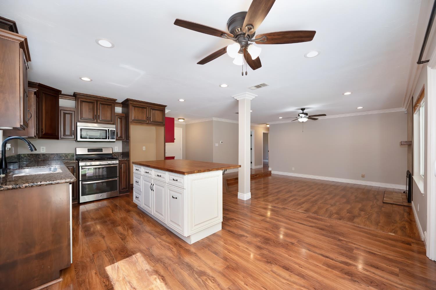 2144 Danbury Way