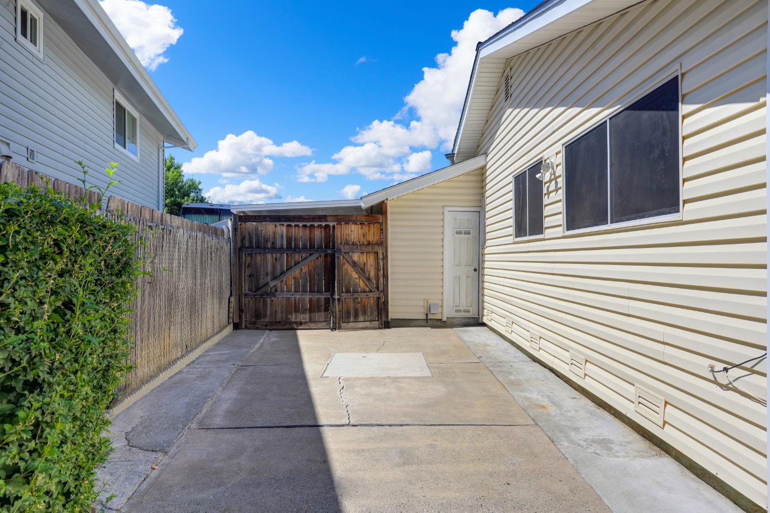 2144 Danbury Way