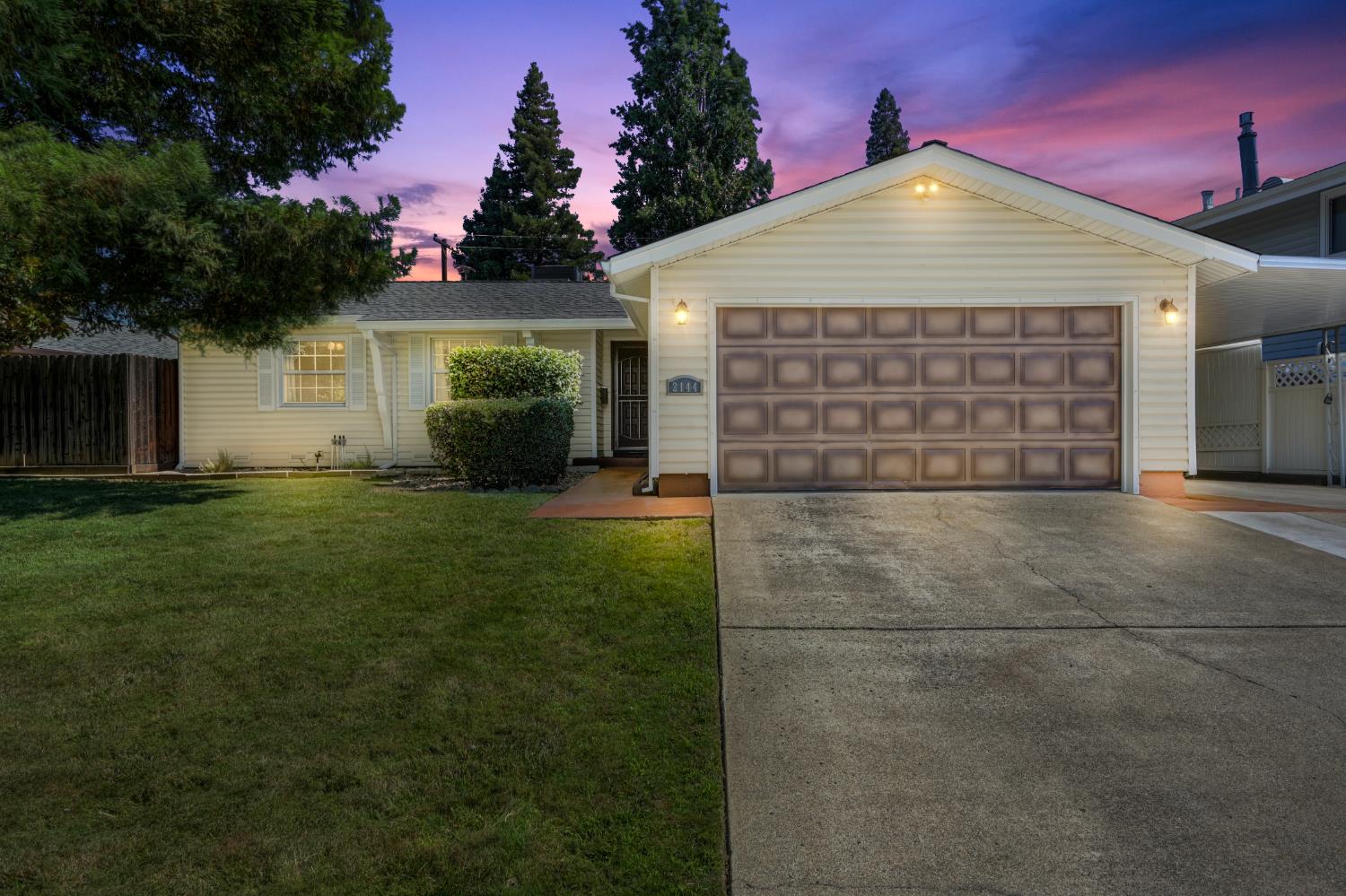 2144 Danbury Way