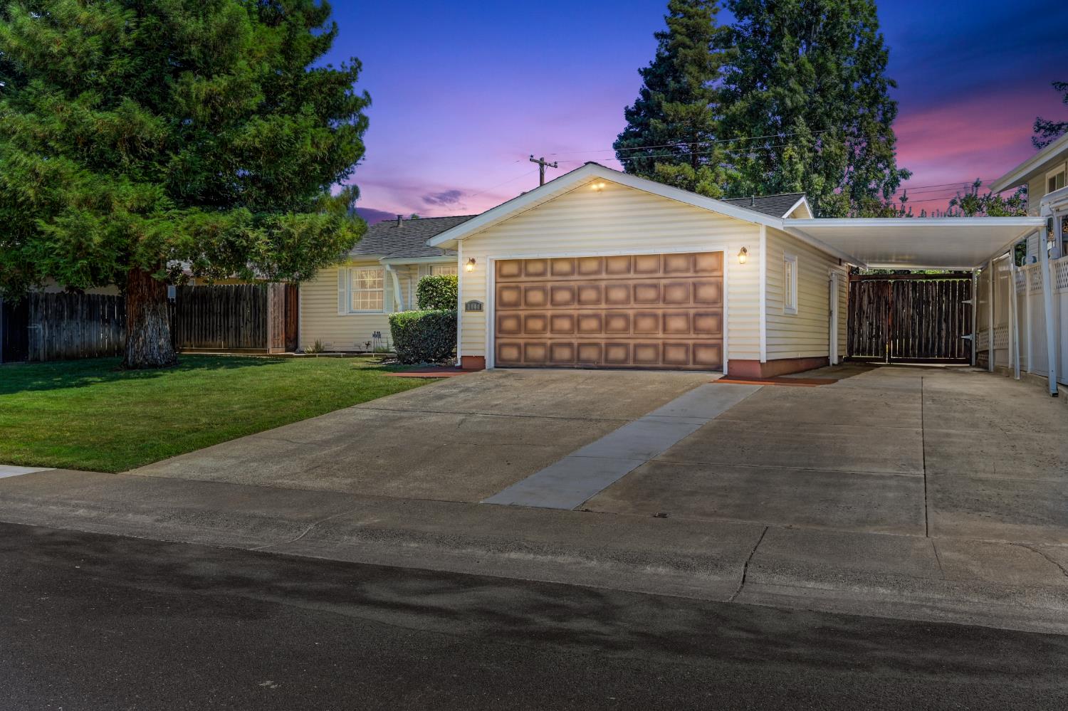 2144 Danbury Way