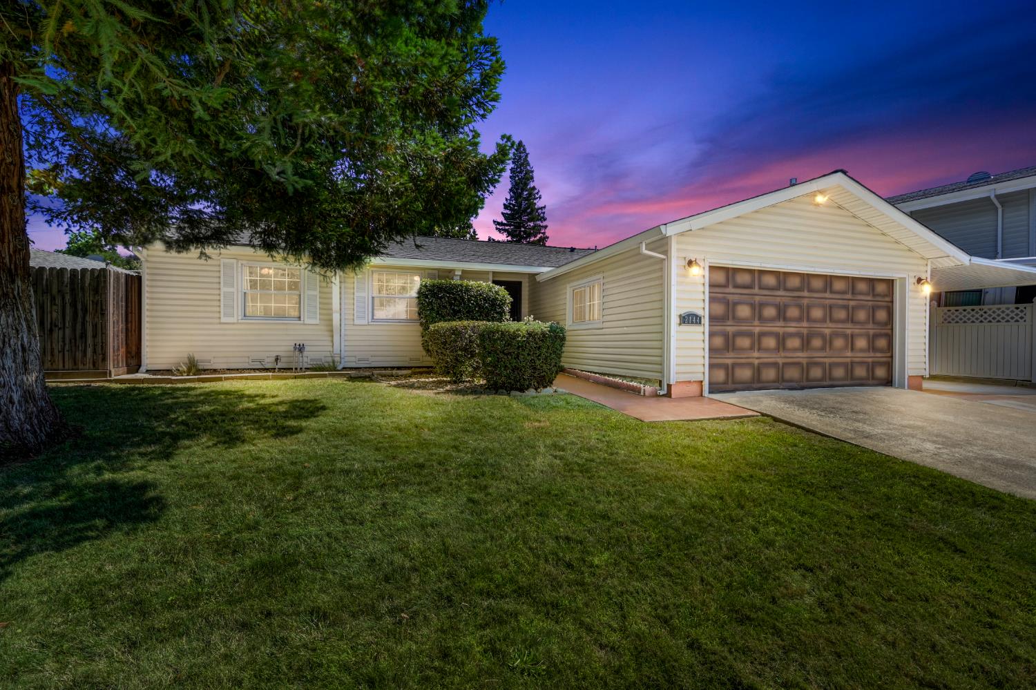 2144 Danbury Way