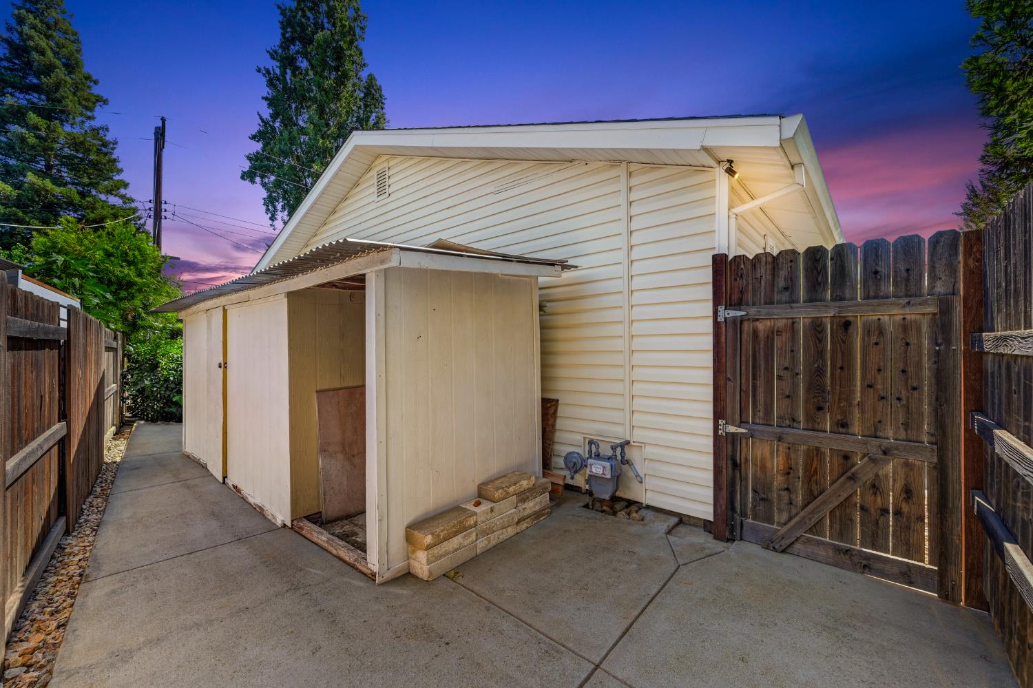 2144 Danbury Way