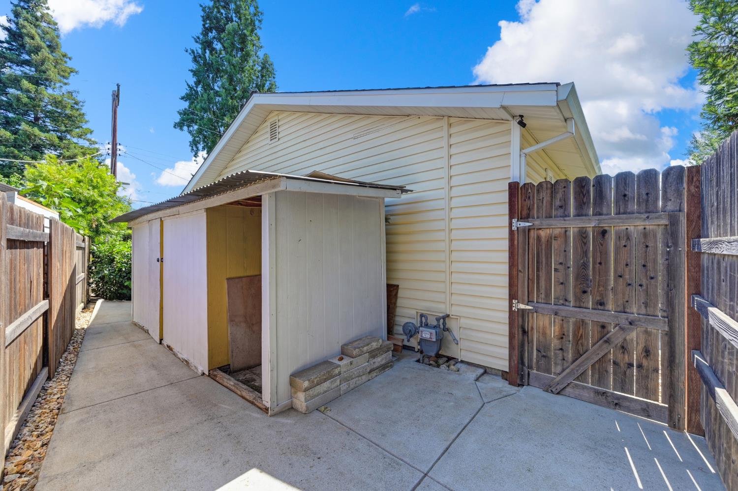 2144 Danbury Way