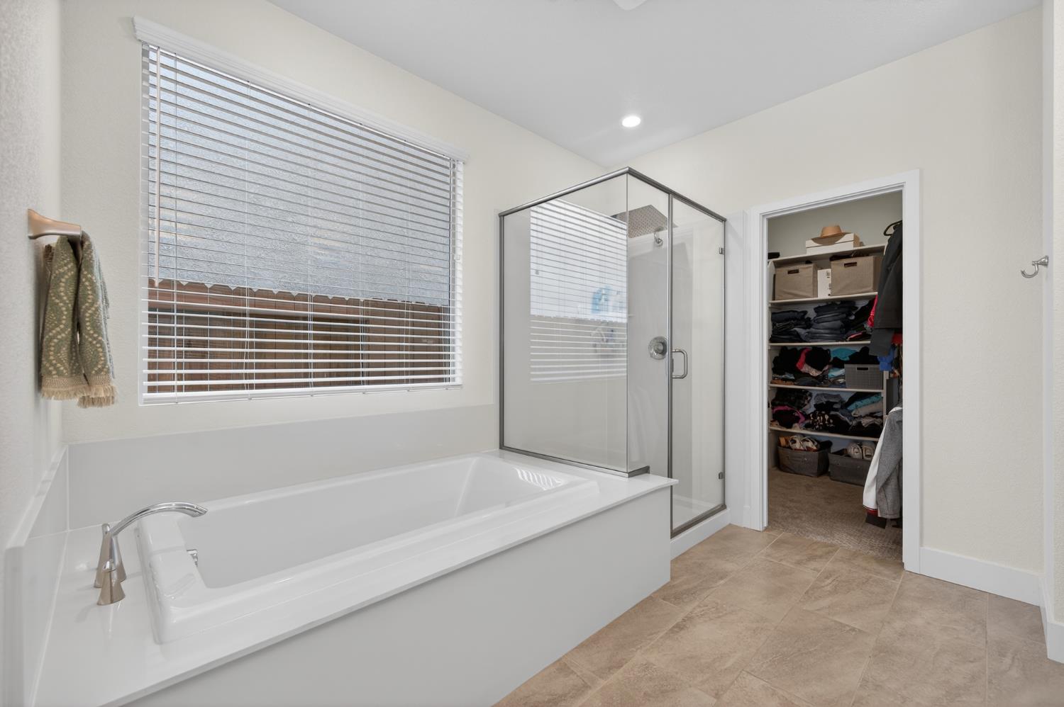 12913 Knightsbrook Avenue