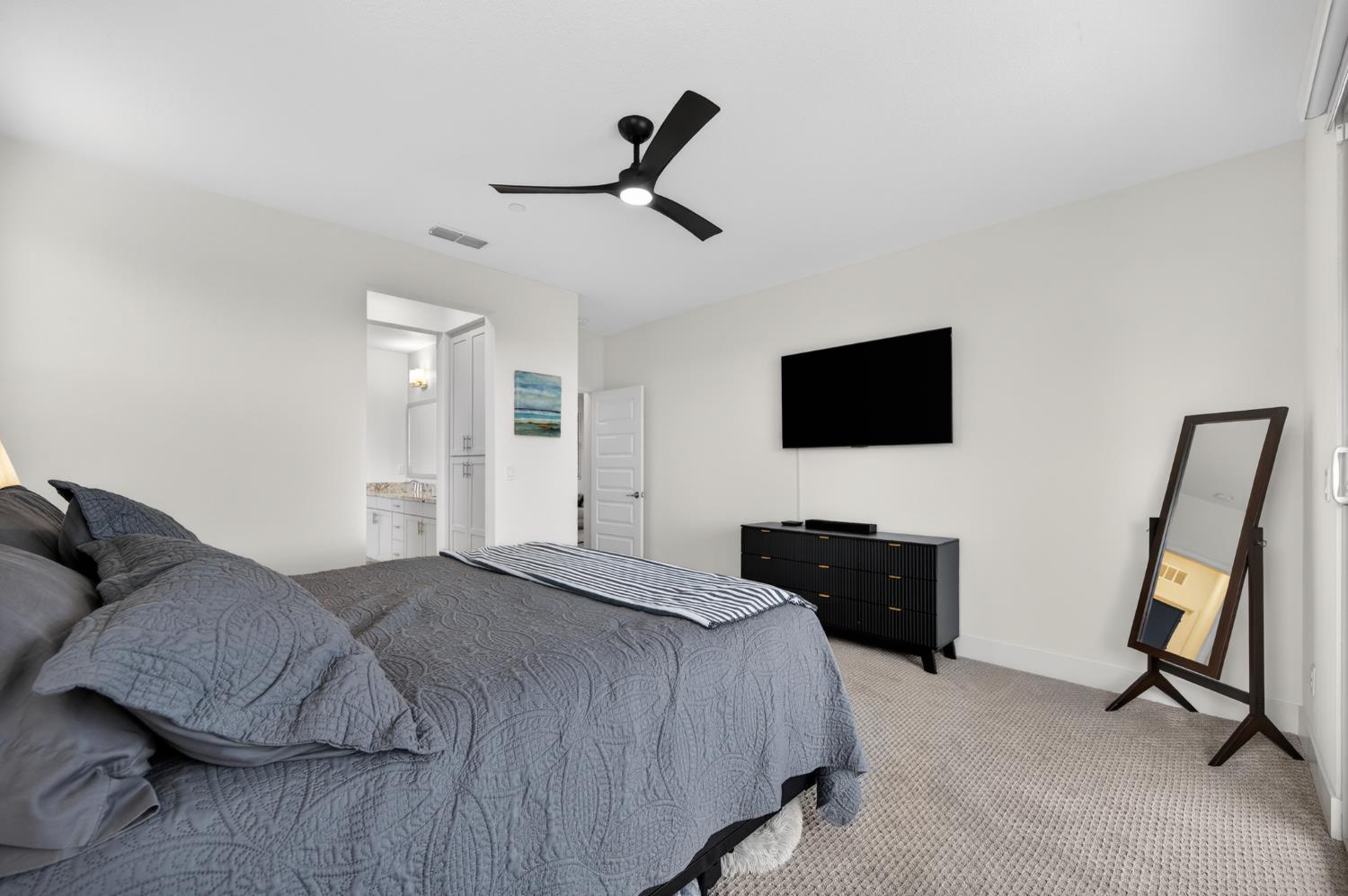 12913 Knightsbrook Avenue