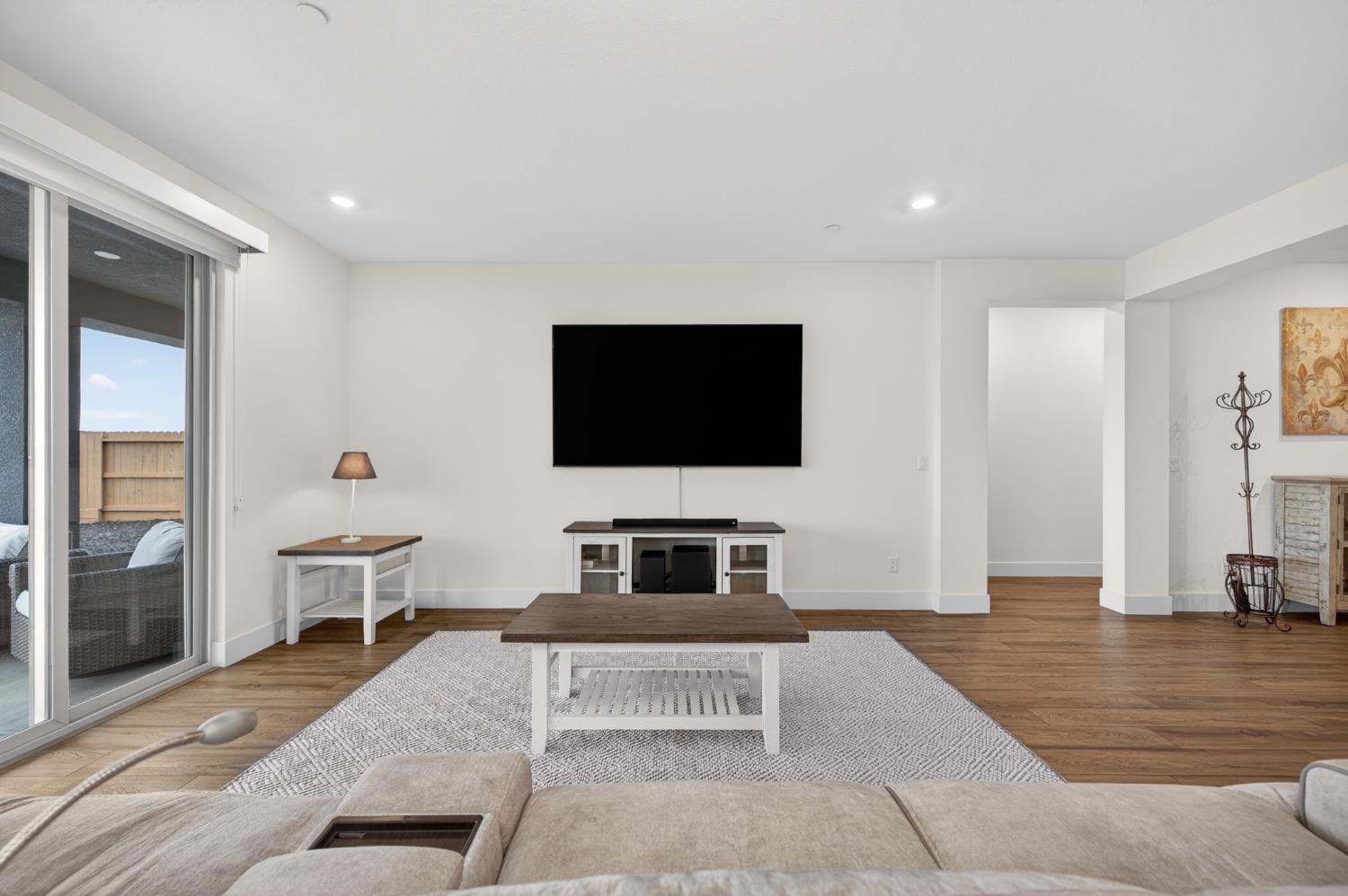 12913 Knightsbrook Avenue