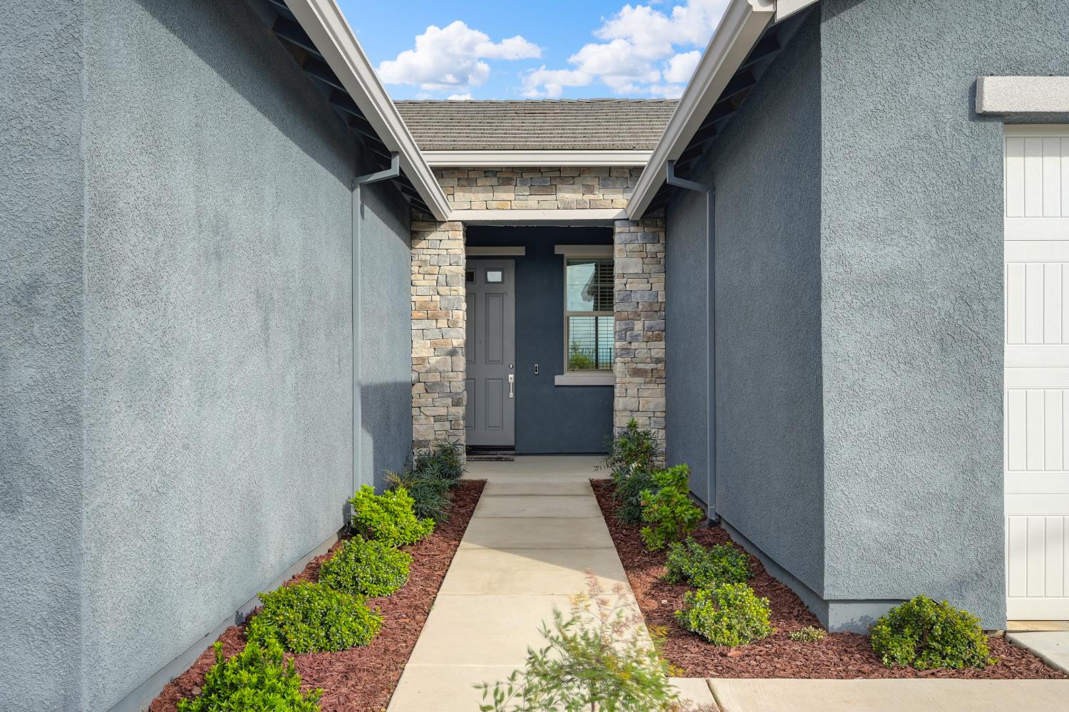 12913 Knightsbrook Avenue