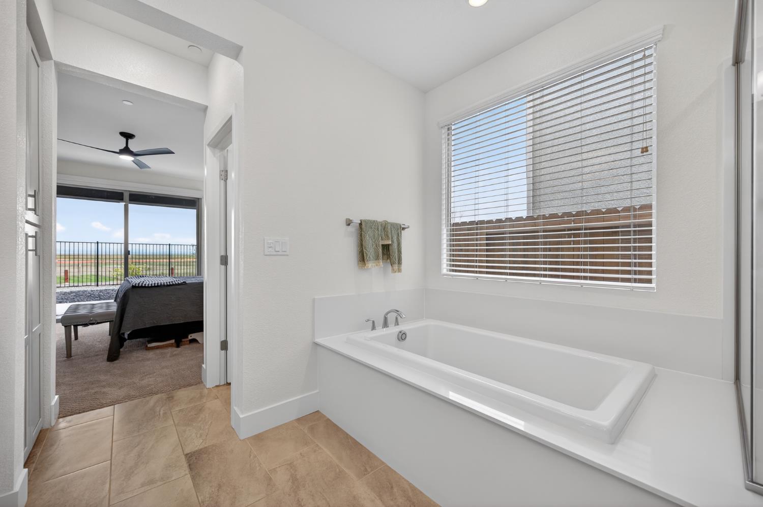 12913 Knightsbrook Avenue