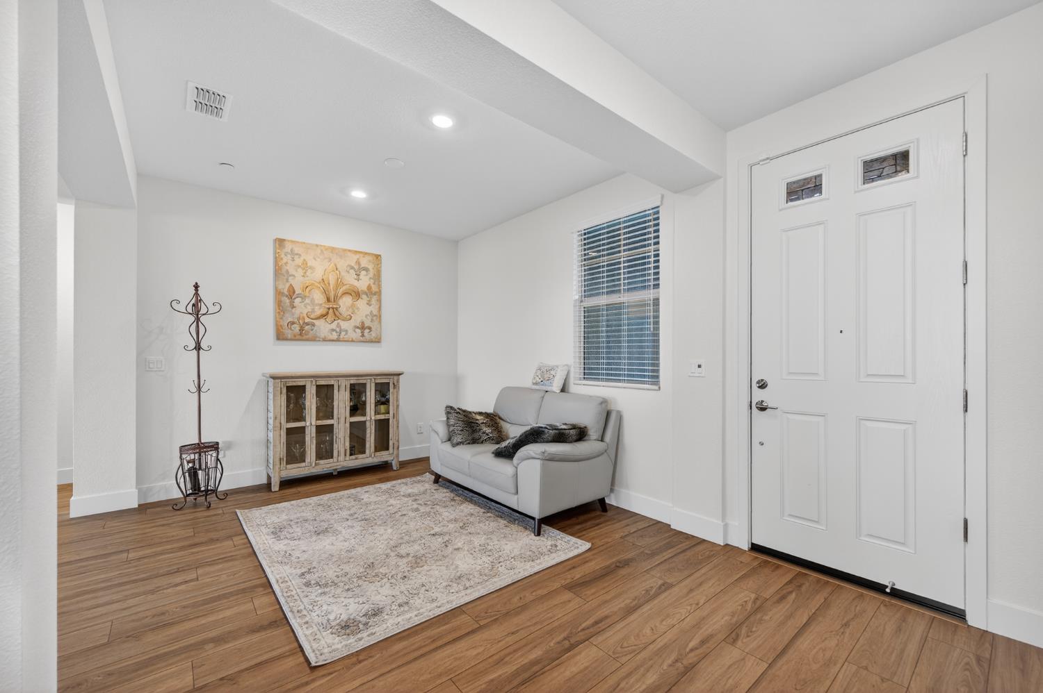 12913 Knightsbrook Avenue