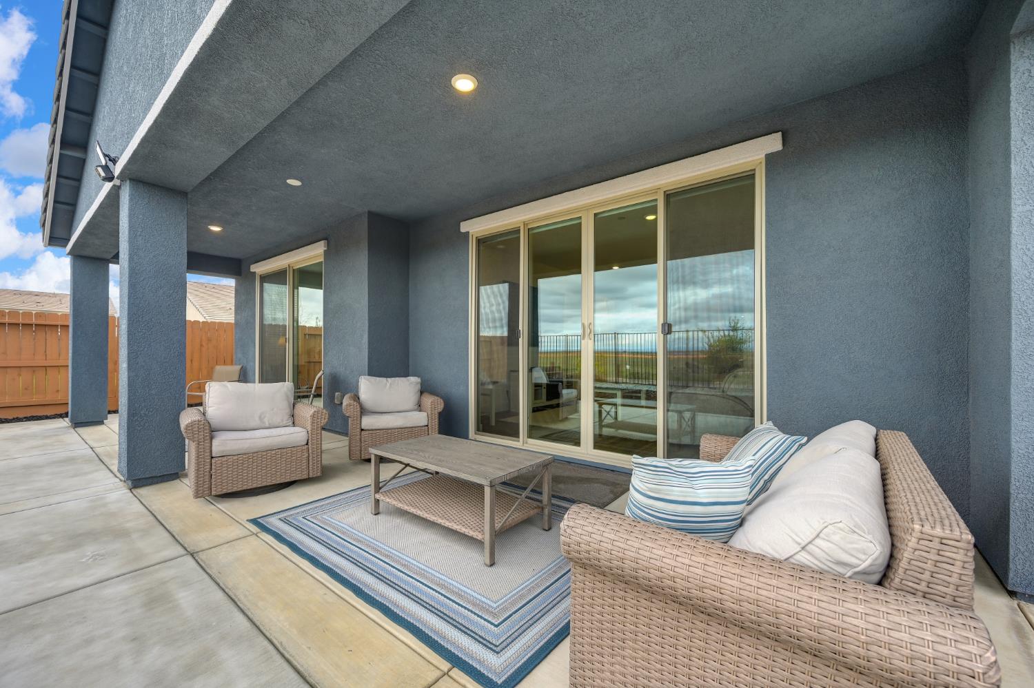 12913 Knightsbrook Avenue