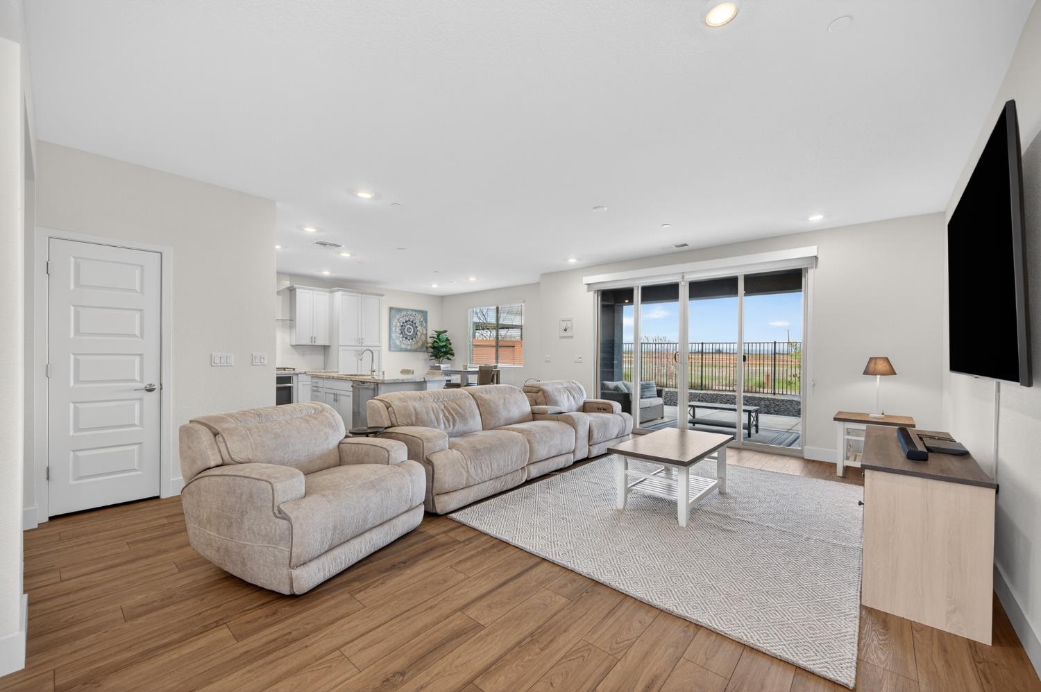 12913 Knightsbrook Avenue