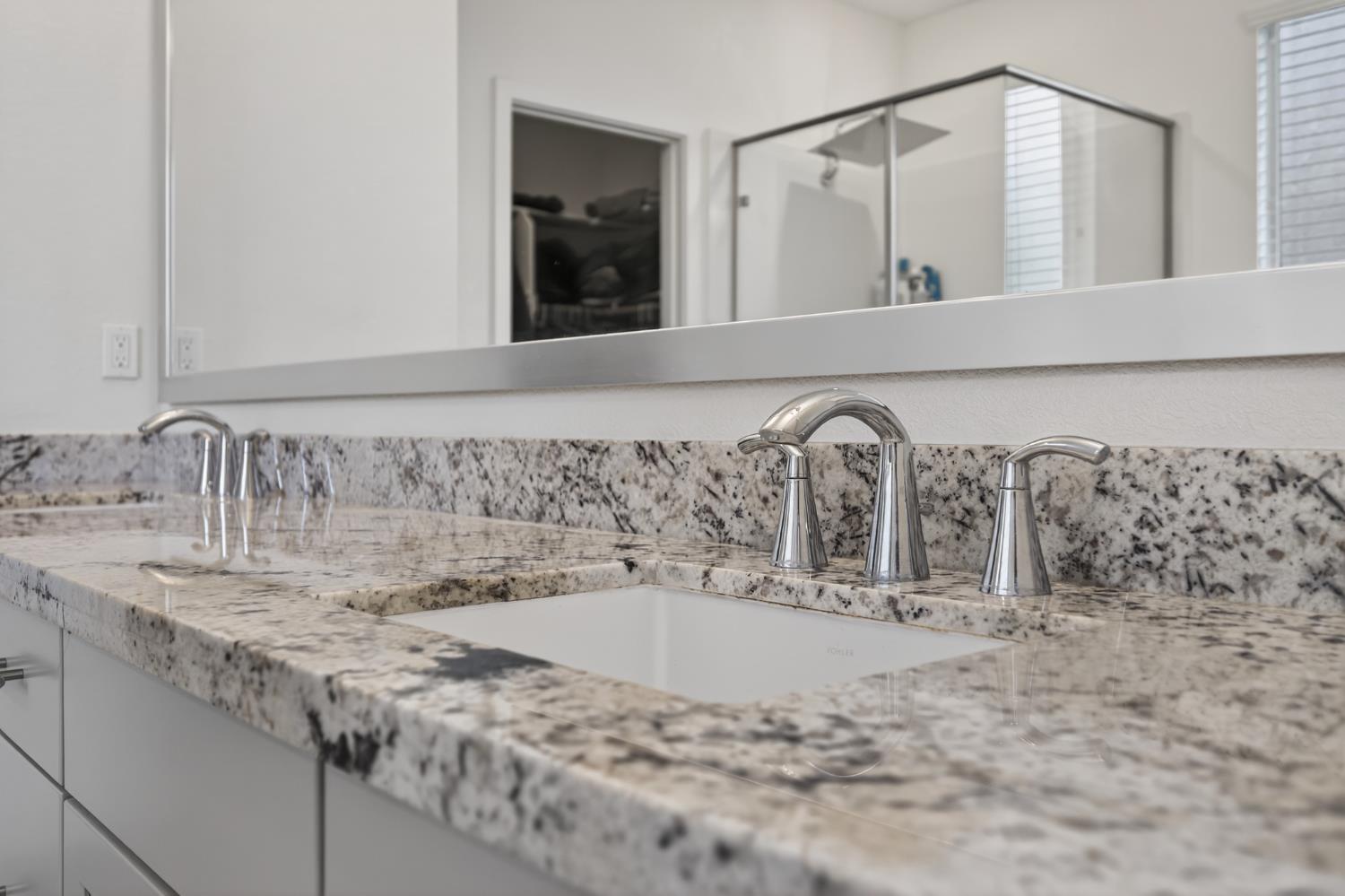 12913 Knightsbrook Avenue