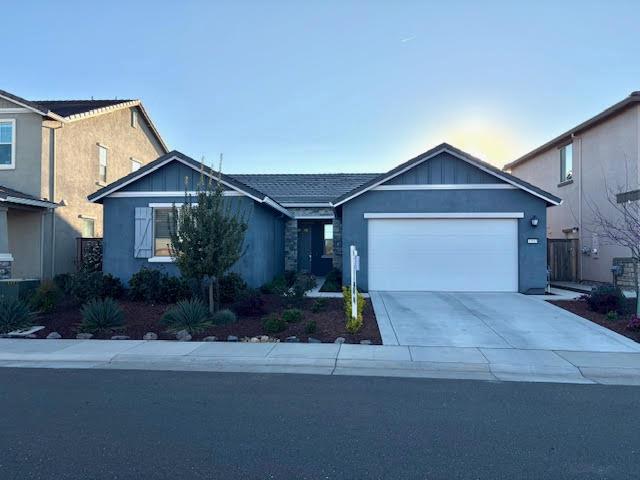 12913 Knightsbrook Avenue